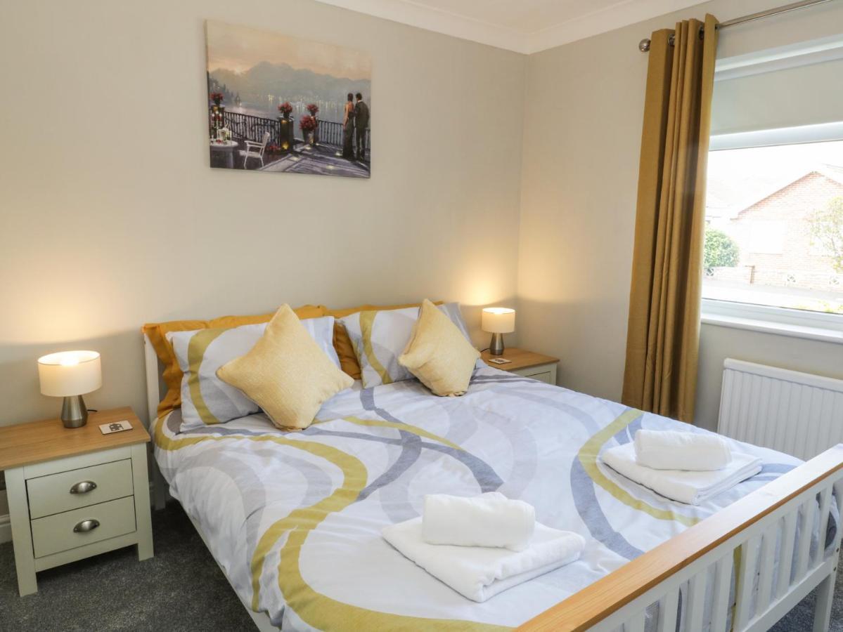 Rose Bungalow Whitby Esterno foto