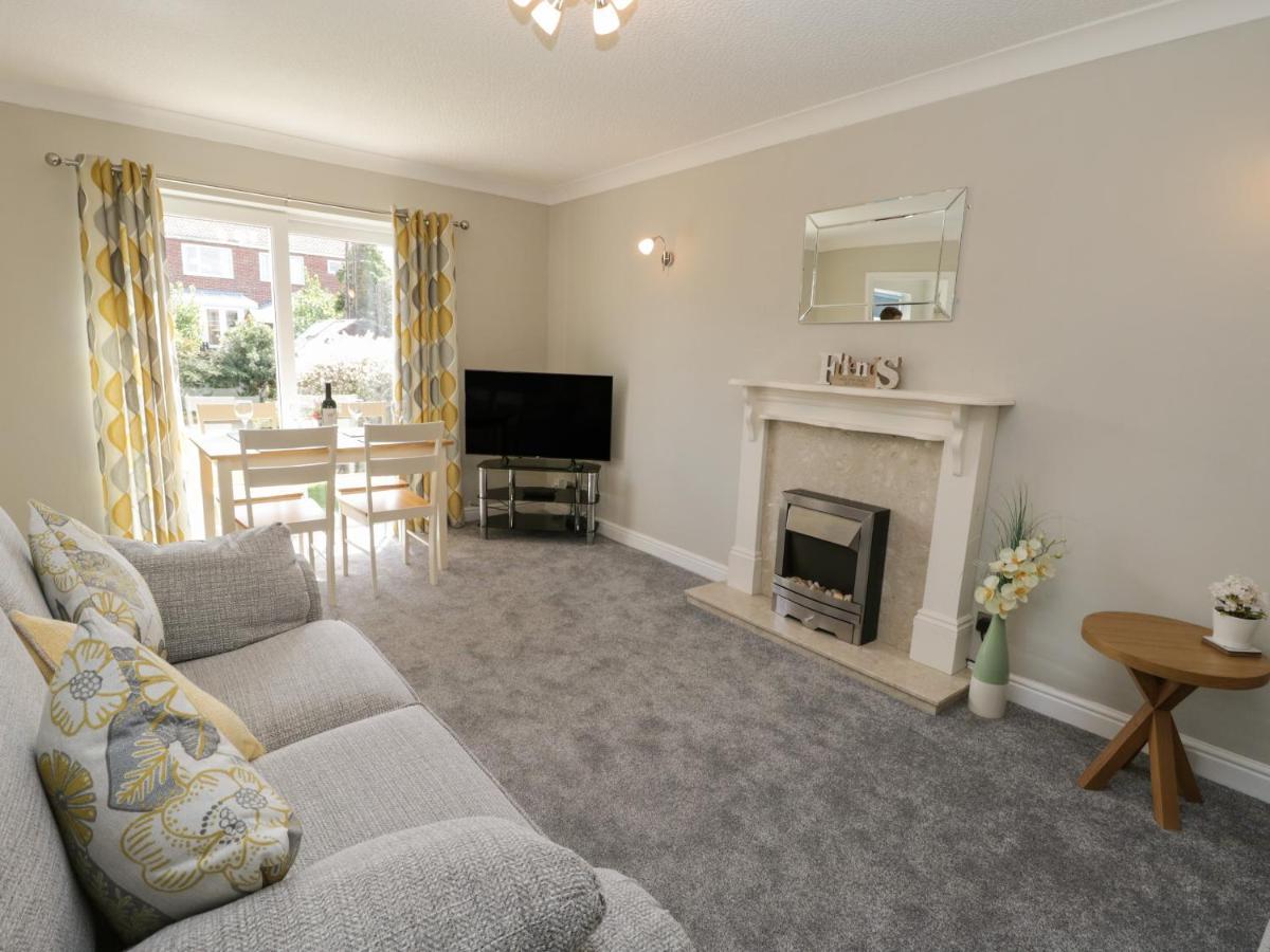 Rose Bungalow Whitby Esterno foto